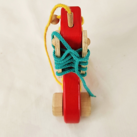 BAJO RED WOODEN LACING SHOE ON WHEELS ROLLERSKATE BOYS GIRLS UNISEX IN EXCELLENT - Picture 3 of 8